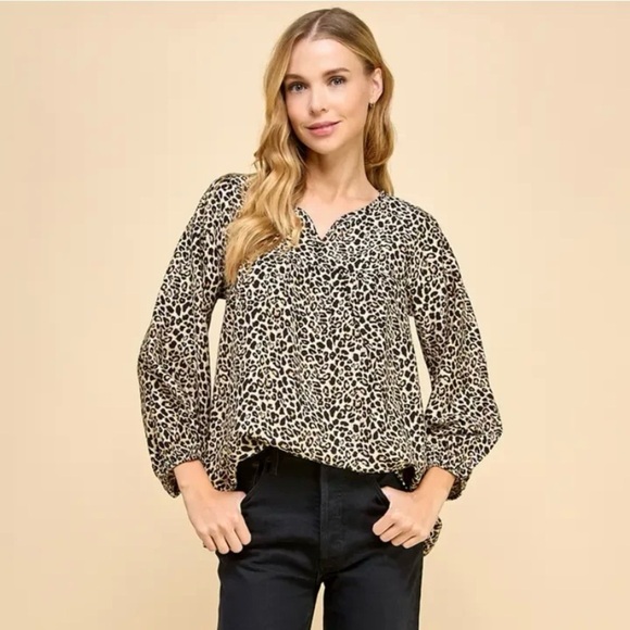 JODIFL Tops - Jodifl Leopard Popover Blouse